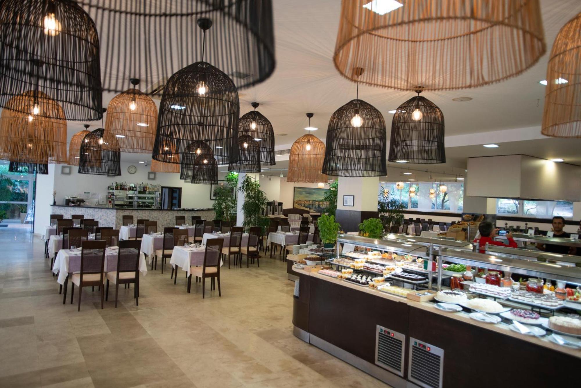 Aminess Vival Velaris Resort Supetar Εξωτερικό φωτογραφία