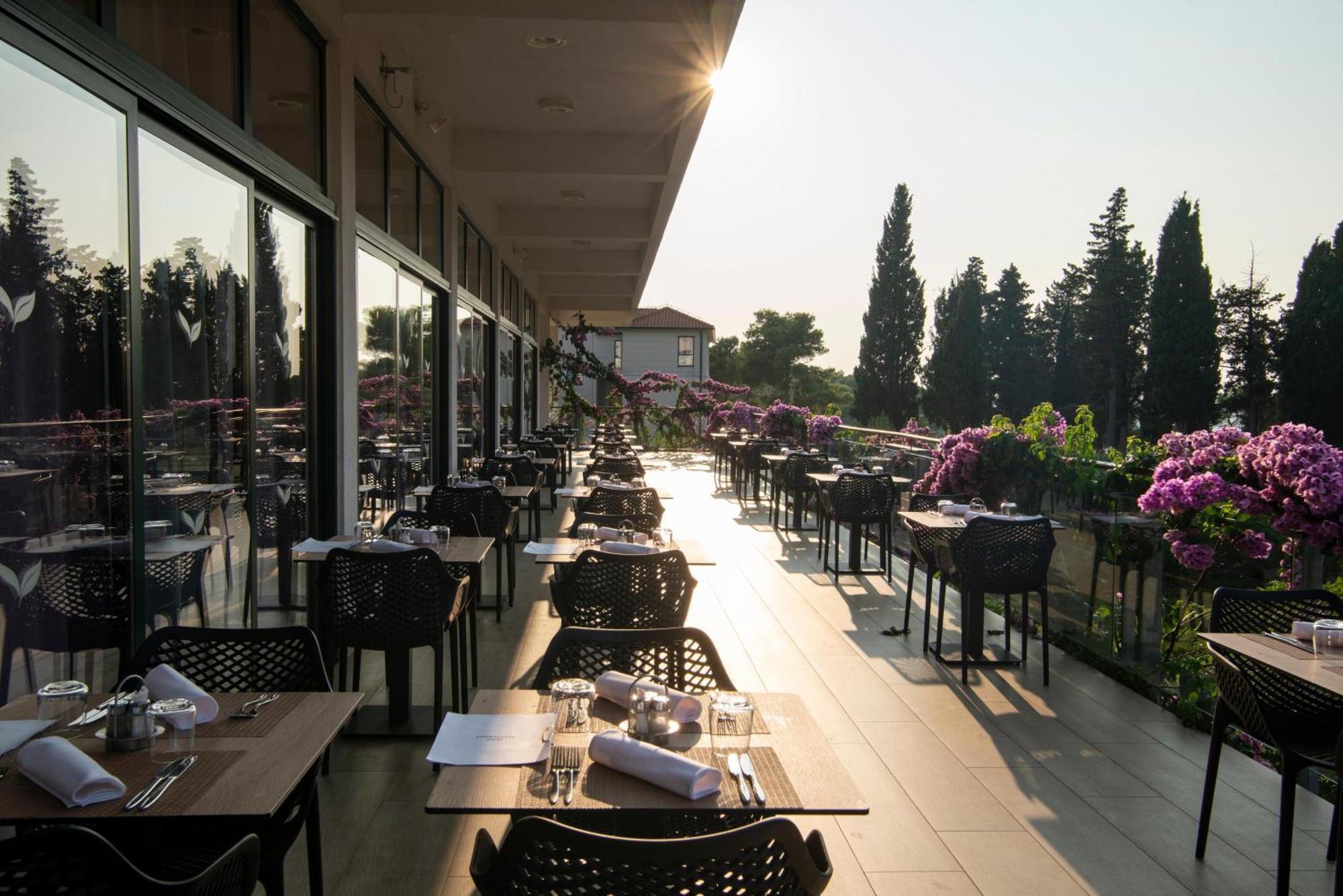 Aminess Vival Velaris Resort Supetar Εξωτερικό φωτογραφία