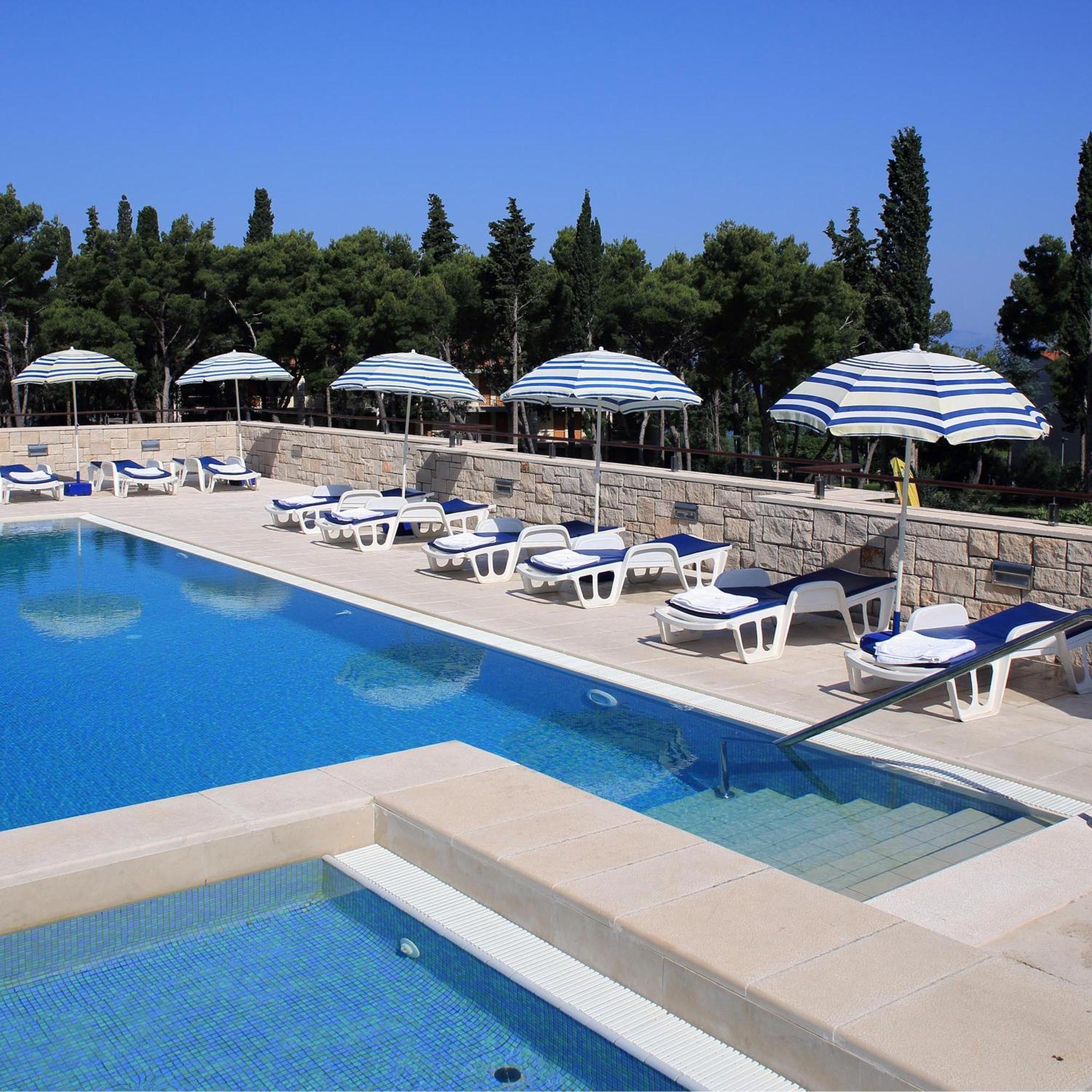 Aminess Vival Velaris Resort Supetar Εξωτερικό φωτογραφία