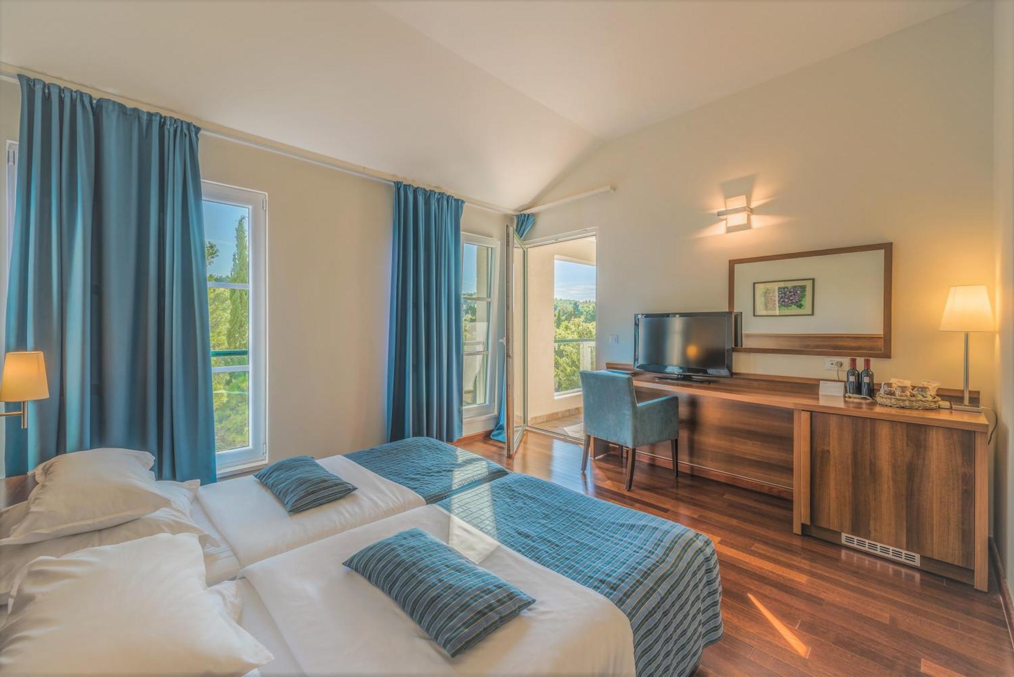 Aminess Vival Velaris Resort Supetar Εξωτερικό φωτογραφία