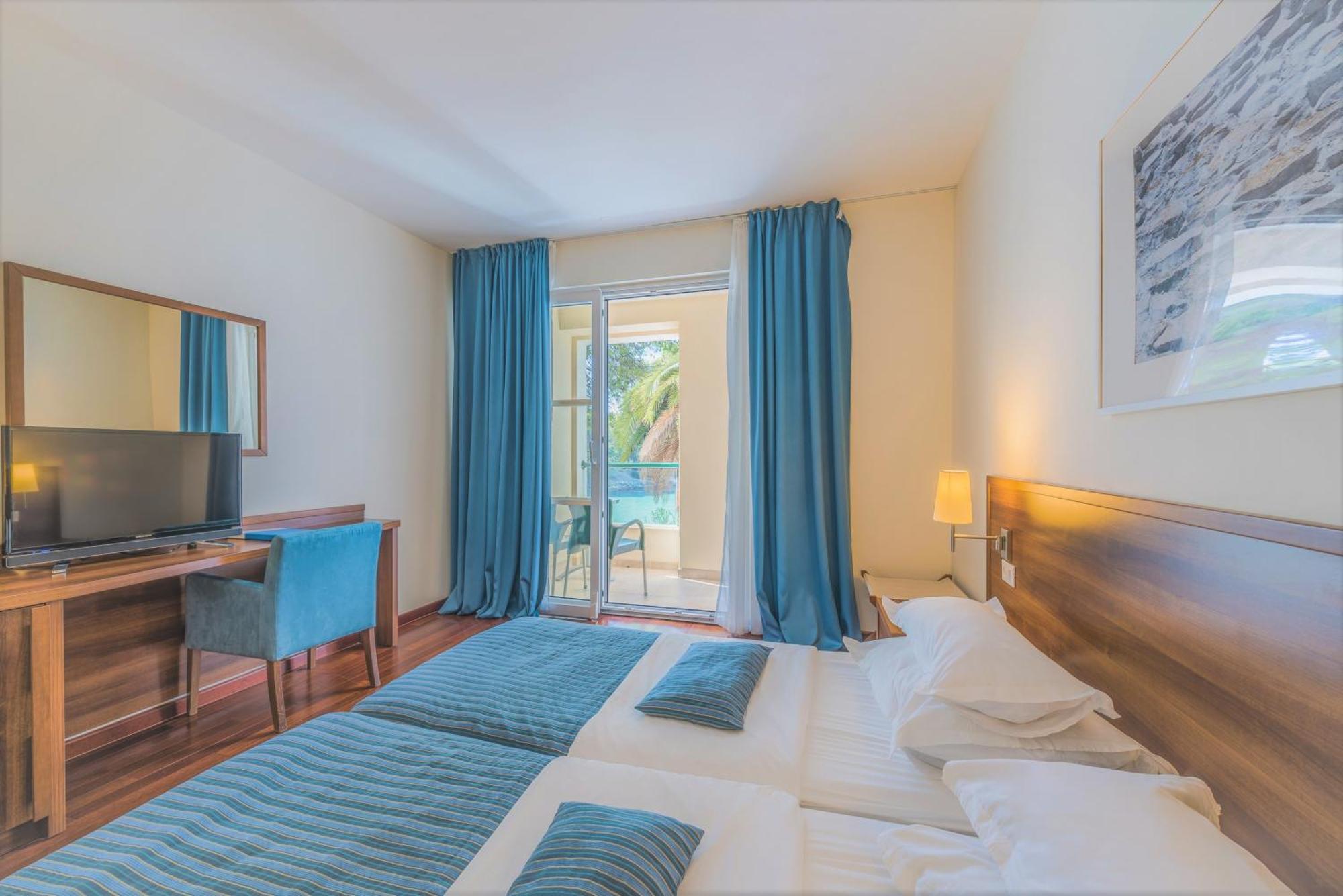 Aminess Vival Velaris Resort Supetar Εξωτερικό φωτογραφία
