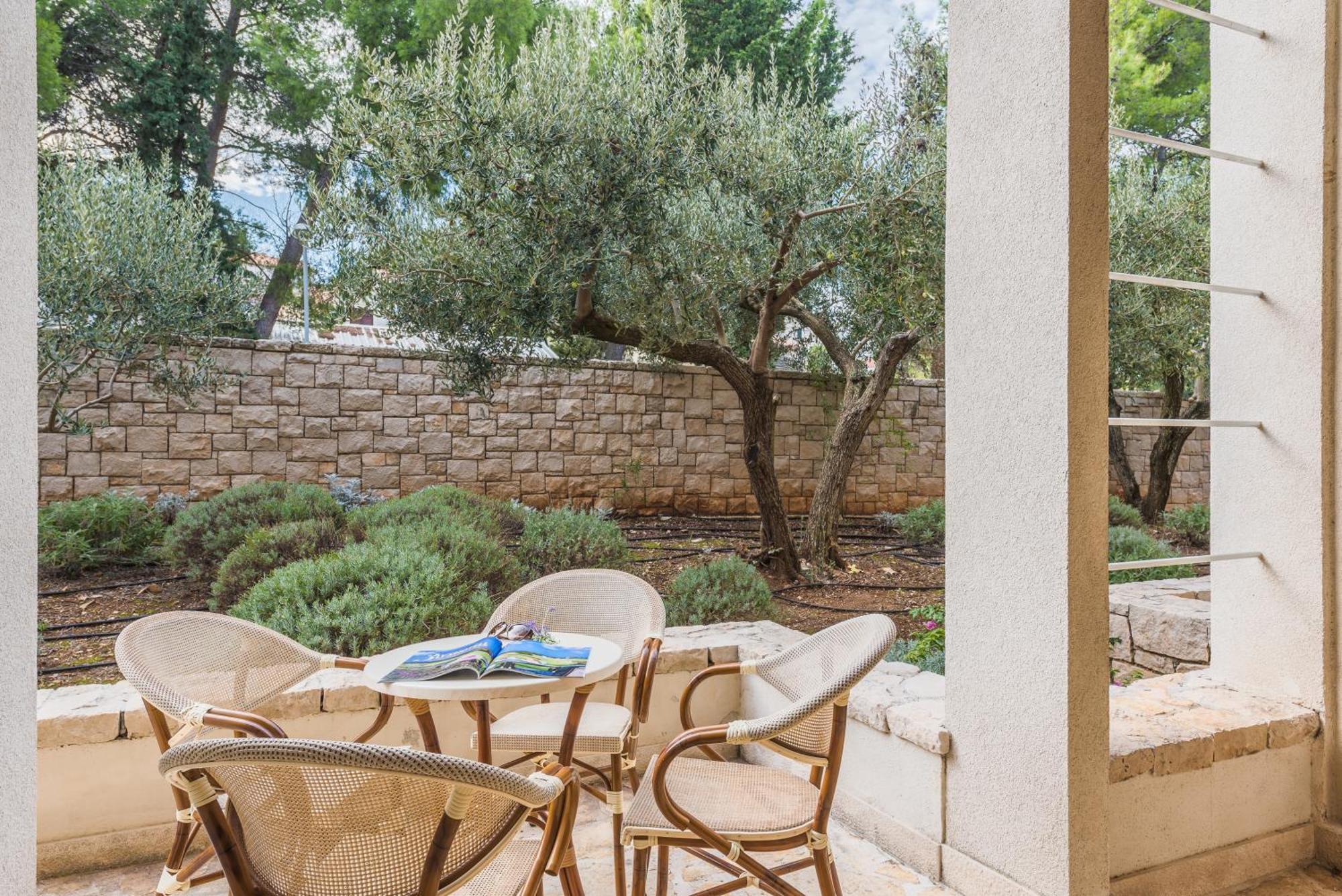 Aminess Vival Velaris Resort Supetar Εξωτερικό φωτογραφία